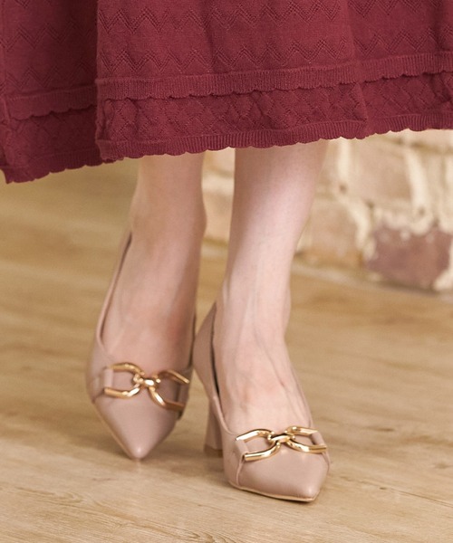 tocco closet（トッコ　クローゼット）の「ゴールドモチーフ付きフェイクレザー変形ヒールパンプス（パンプス・レディース・ブラック/グレイッシュベージュ/アイボリー・M/S/L/LL）」の15枚目の写真