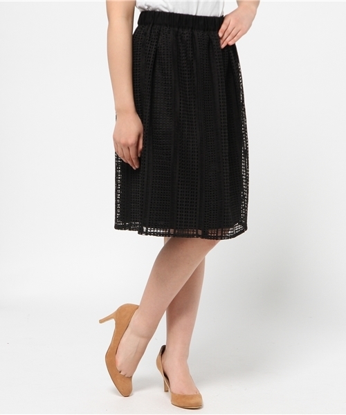 La TOTALITE(ラトータリテ)の「スクエアレーススカート。(スカート・レディース・ブルー/ホワイト/ブラック・36/38)」の2枚目の写真