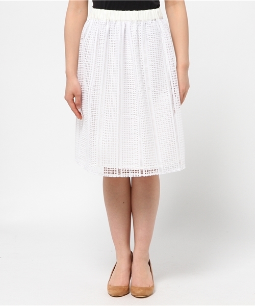 La TOTALITE(ラトータリテ)の「スクエアレーススカート。(スカート・レディース・ブルー/ホワイト/ブラック・36/38)」の4枚目の写真