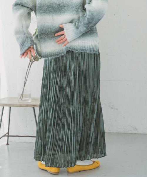 ITEMS URBANRESEARCH（アイテムズ アーバンリサーチ）の「シャイニープリーツスカート（スカート・レディース・ベージュ系その他/グリーン系その他/チャコールグレー・FREE）」の22枚目の写真