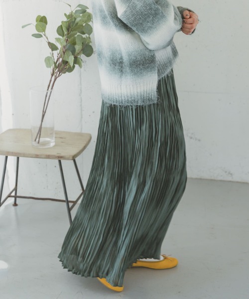 ITEMS URBANRESEARCH（アイテムズ アーバンリサーチ）の「シャイニープリーツスカート（スカート・レディース・ベージュ系その他/グリーン系その他/チャコールグレー・FREE）」の14枚目の写真