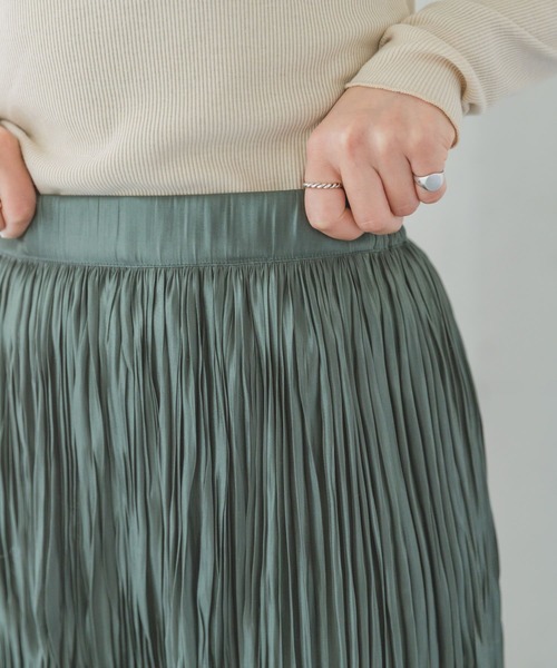ITEMS URBANRESEARCH（アイテムズ アーバンリサーチ）の「シャイニープリーツスカート（スカート・レディース・ベージュ系その他/グリーン系その他/チャコールグレー・FREE）」の10枚目の写真