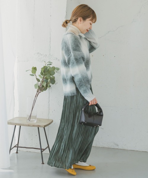 ITEMS URBANRESEARCH（アイテムズ アーバンリサーチ）の「シャイニープリーツスカート（スカート・レディース・ベージュ系その他/グリーン系その他/チャコールグレー・FREE）」の6枚目の写真