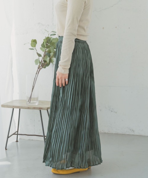 ITEMS URBANRESEARCH（アイテムズ アーバンリサーチ）の「シャイニープリーツスカート（スカート・レディース・ベージュ系その他/グリーン系その他/チャコールグレー・FREE）」の15枚目の写真