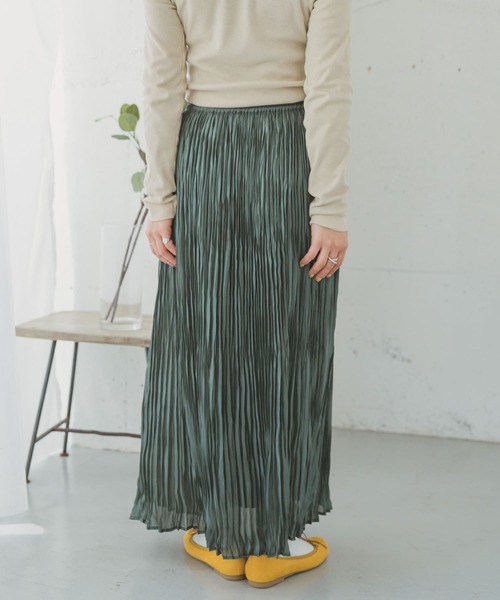 ITEMS URBANRESEARCH（アイテムズ アーバンリサーチ）の「シャイニープリーツスカート（スカート・レディース・ベージュ系その他/グリーン系その他/チャコールグレー・FREE）」の11枚目の写真