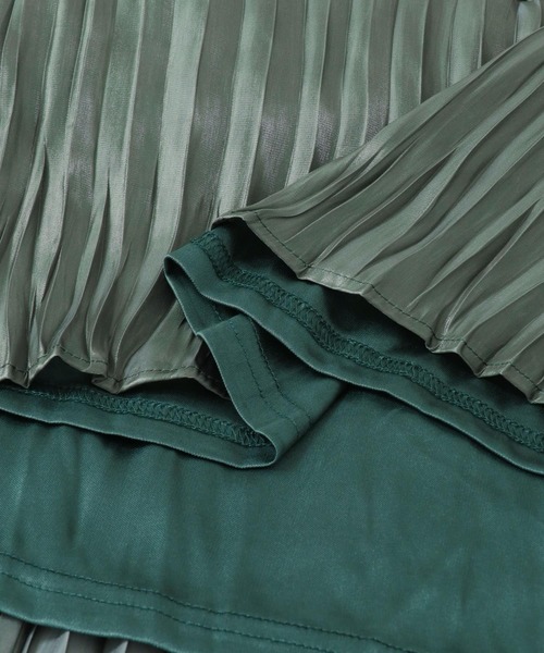 ITEMS URBANRESEARCH（アイテムズ アーバンリサーチ）の「シャイニープリーツスカート（スカート・レディース・ベージュ系その他/グリーン系その他/チャコールグレー・FREE）」の16枚目の写真