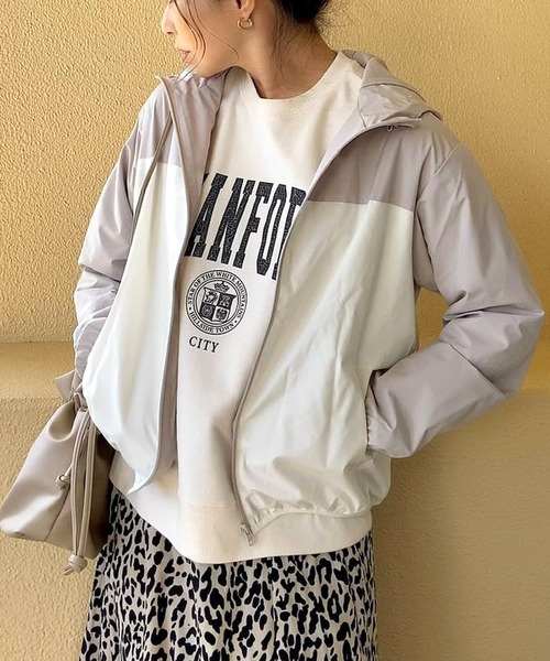 libelle more(リベル モア)の「《防風・撥水加工》軽量、配色使いマウンテンパーカー(マウンテンパーカー・レディース・グレイッシュベージュ/アイボリー/チャコールグレー・L/M)」の2枚目の写真