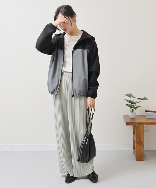 libelle more(リベル モア)の「《防風・撥水加工》軽量、配色使いマウンテンパーカー(マウンテンパーカー・レディース・グレイッシュベージュ/アイボリー/チャコールグレー・L/M)」の19枚目の写真