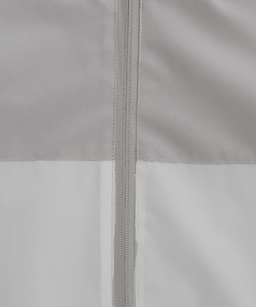 libelle more(リベル モア)の「《防風・撥水加工》軽量、配色使いマウンテンパーカー(マウンテンパーカー・レディース・グレイッシュベージュ/アイボリー/チャコールグレー・L/M)」の4枚目の写真