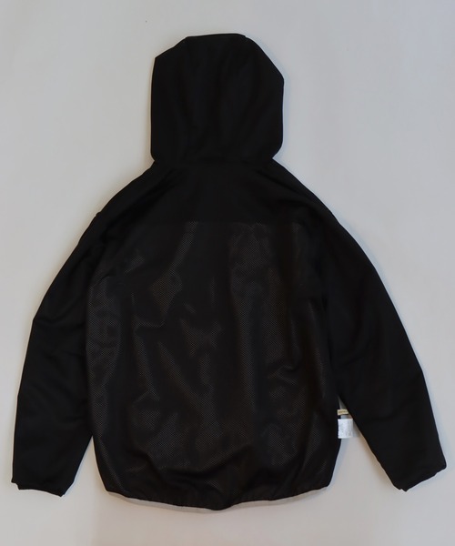 libelle more(リベル モア)の「《防風・撥水加工》軽量、配色使いマウンテンパーカー(マウンテンパーカー・レディース・グレイッシュベージュ/アイボリー/チャコールグレー・L/M)」の15枚目の写真