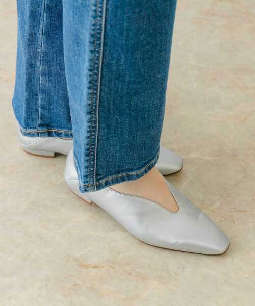 URBAN RESEARCH(アーバンリサーチ)の「『MADE IN JAPAN』Vカット2WAYパンプス(パンプス・レディース・シルバー/ブラック/アイボリー・36/37/38)」の4枚目の写真