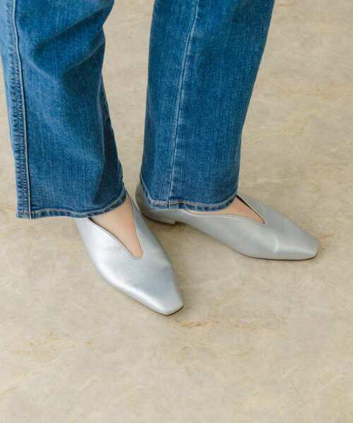 URBAN RESEARCH(アーバンリサーチ)の「『MADE IN JAPAN』Vカット2WAYパンプス(パンプス・レディース・シルバー/ブラック/アイボリー・36/37/38)」の5枚目の写真