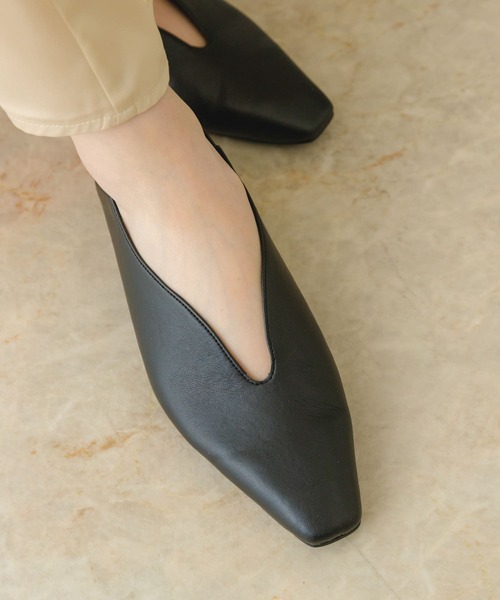 URBAN RESEARCH(アーバンリサーチ)の「『MADE IN JAPAN』Vカット2WAYパンプス(パンプス・レディース・シルバー/ブラック/アイボリー・36/37/38)」の11枚目の写真