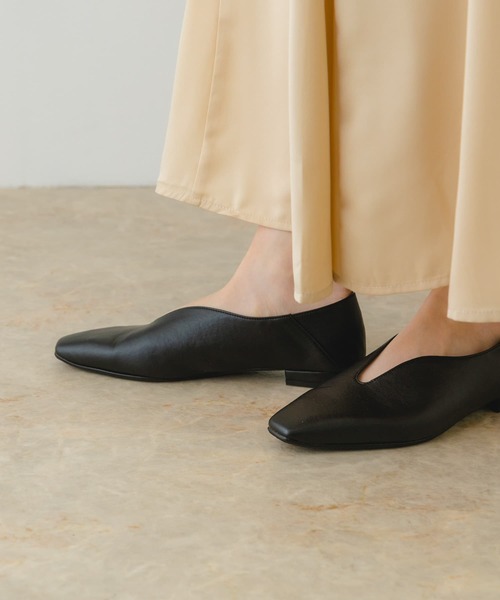 URBAN RESEARCH(アーバンリサーチ)の「『MADE IN JAPAN』Vカット2WAYパンプス(パンプス・レディース・シルバー/ブラック/アイボリー・36/37/38)」の13枚目の写真