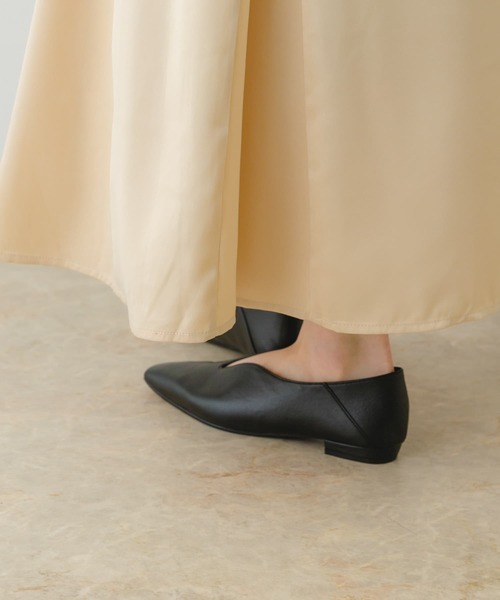 URBAN RESEARCH(アーバンリサーチ)の「『MADE IN JAPAN』Vカット2WAYパンプス(パンプス・レディース・シルバー/ブラック/アイボリー・36/37/38)」の14枚目の写真