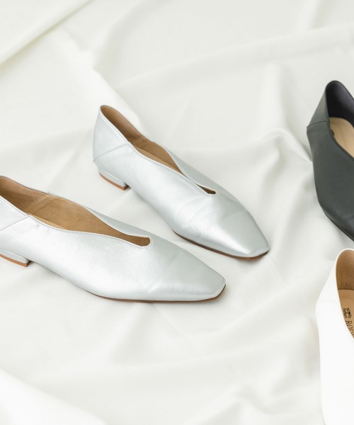 URBAN RESEARCH(アーバンリサーチ)の「『MADE IN JAPAN』Vカット2WAYパンプス(パンプス・レディース・シルバー/ブラック/アイボリー・36/37/38)」の19枚目の写真