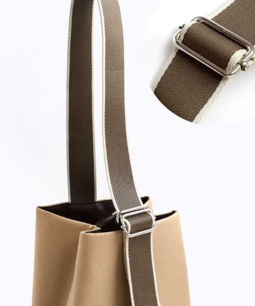 anello（アネロ）の「TRAD クロスボディバッグ（ハンドバッグ・レディース・ブラック/ベージュ・-）」の4枚目の写真