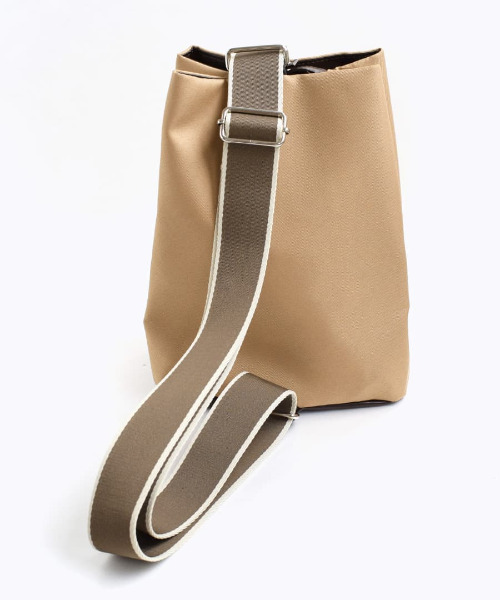 anello（アネロ）の「TRAD クロスボディバッグ（ハンドバッグ・レディース・ブラック/ベージュ・-）」の15枚目の写真