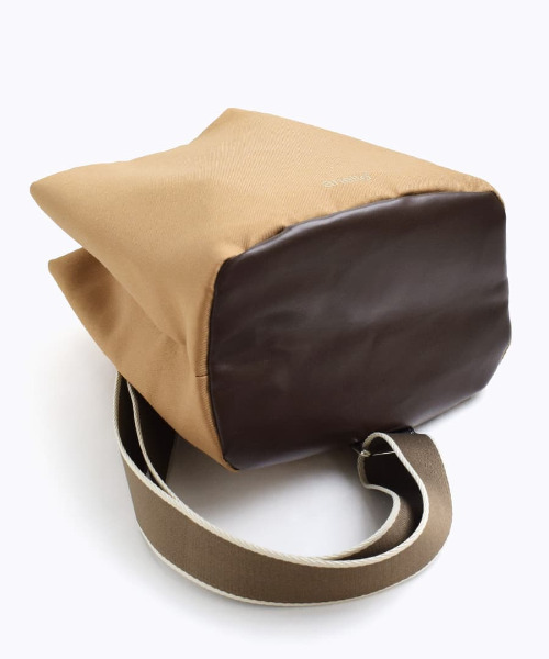 anello（アネロ）の「TRAD クロスボディバッグ（ハンドバッグ・レディース・ブラック/ベージュ・-）」の13枚目の写真