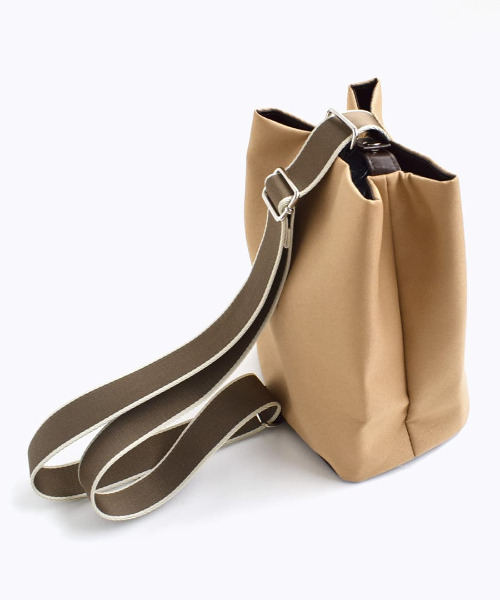 anello（アネロ）の「TRAD クロスボディバッグ（ハンドバッグ・レディース・ブラック/ベージュ・-）」の6枚目の写真