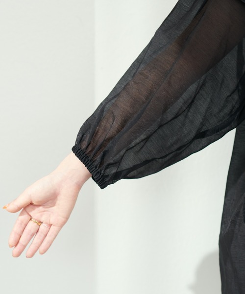 Vあきフリルシアーブラウス