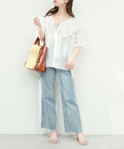 natural couture(ナチュラルクチュール)の「Vあきフリルシアーブラウス(シャツ/ブラウス・レディース・オフホワイト/ブラック/オレンジ・FREE)」の10枚目の写真