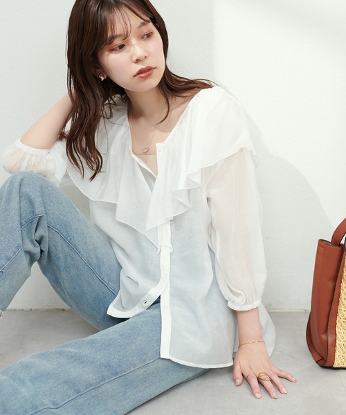 natural couture(ナチュラルクチュール)の「Vあきフリルシアーブラウス(シャツ/ブラウス・レディース・オフホワイト/ブラック/オレンジ・FREE)」の7枚目の写真