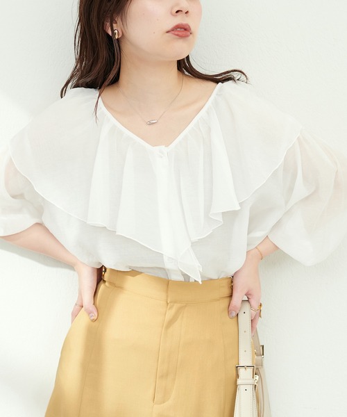 natural couture(ナチュラルクチュール)の「Vあきフリルシアーブラウス(シャツ/ブラウス・レディース・オフホワイト/ブラック/オレンジ・FREE)」の11枚目の写真
