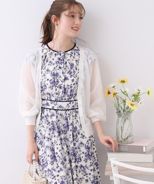 couture brooch（クチュールブローチ）の「◆【夏コーデに欠かせない、シアーカーデ。】LEVITA ダブルフェイクパールカーディガン（カーディガン/ボレロ・レディース・ピンク系/グレー/オフホワイト/ブラック・38/42）」の2枚目の写真