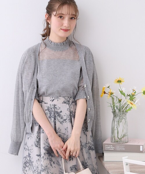 couture brooch（クチュールブローチ）の「◆【夏コーデに欠かせない、シアーカーデ。】LEVITA ダブルフェイクパールカーディガン（カーディガン/ボレロ・レディース・ピンク系/グレー/オフホワイト/ブラック・38/42）」の11枚目の写真