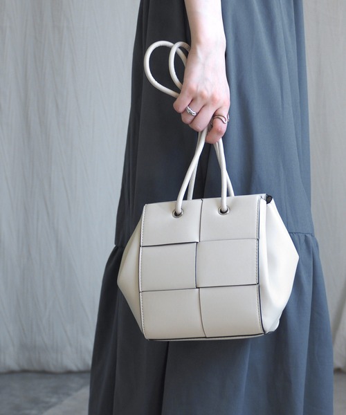 minia(ミニア)の「ブレイドミニバッグ(ハンドバッグ・レディース・アイボリー/ブラック/モカ・FREE)」の15枚目の写真