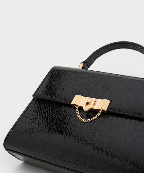 CHARLES & KEITH（チャールズ & キース）の「Tallulah タルーラ トラペーズトップハンドルバッグ（ハンドバッグ・レディース・ブラック/ダークグリーン/ベビーピンク・S）」の8枚目の写真