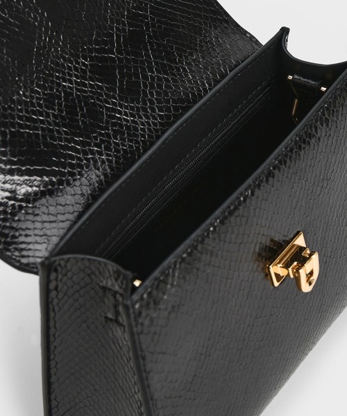 CHARLES & KEITH（チャールズ & キース）の「Tallulah タルーラ トラペーズトップハンドルバッグ（ハンドバッグ・レディース・ブラック/ダークグリーン/ベビーピンク・S）」の12枚目の写真