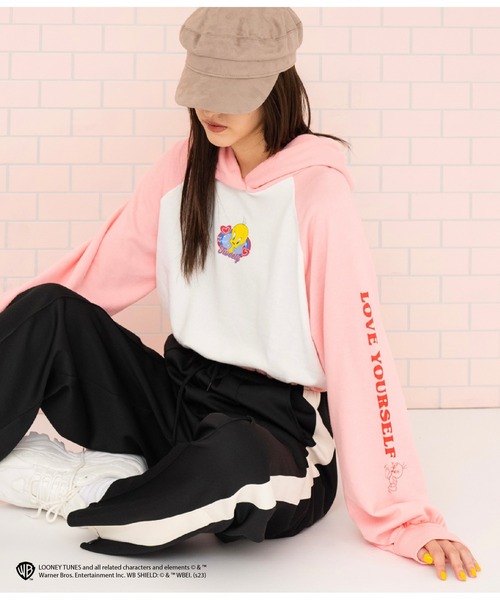 ANAP（アナップ）の「Tweetyコラボ/裏毛ラグランスウェットパーカー【親子お揃い】（パーカー・レディース・ブラック/ピンク・FREE）」の2枚目の写真