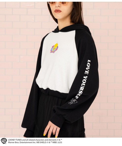 ANAP（アナップ）の「Tweetyコラボ/裏毛ラグランスウェットパーカー【親子お揃い】（パーカー・レディース・ブラック/ピンク・FREE）」の8枚目の写真