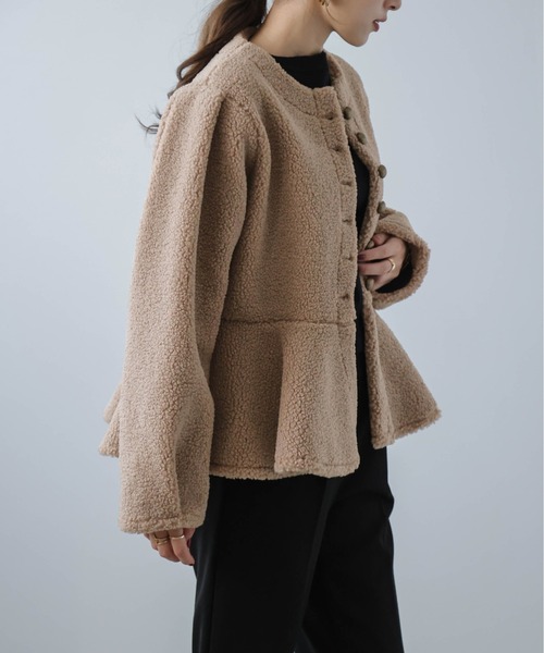 AMELY(エミリー)の「ペプラムボアジャケット(その他アウター・レディース・グレー/ブラウン/ブラック/アイボリー・L/M)」の13枚目の写真