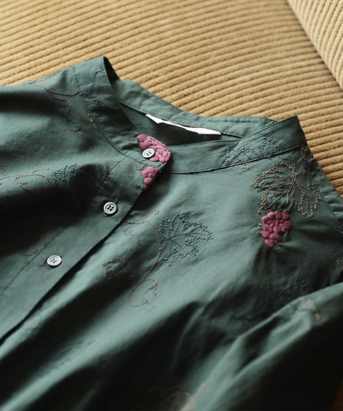 soulberry(ソウルベリー)の「葡萄畑の刺繍ブラウス(シャツ/ブラウス・レディース・グリーン・LL/M/L)」の2枚目の写真