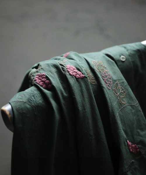 soulberry(ソウルベリー)の「葡萄畑の刺繍ブラウス(シャツ/ブラウス・レディース・グリーン・LL/M/L)」の5枚目の写真