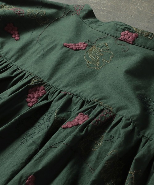 soulberry(ソウルベリー)の「葡萄畑の刺繍ブラウス(シャツ/ブラウス・レディース・グリーン・LL/M/L)」の9枚目の写真