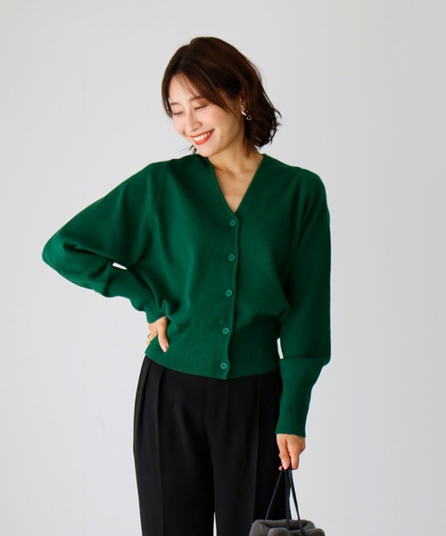 Ehre style(エーレスタイル)の「こんなの欲しかった!最高にきれいな逸品大人Vラインカーデ(Tシャツ/カットソー・レディース・グリーン/アイボリー/ブラック・FREE)」の3枚目の写真