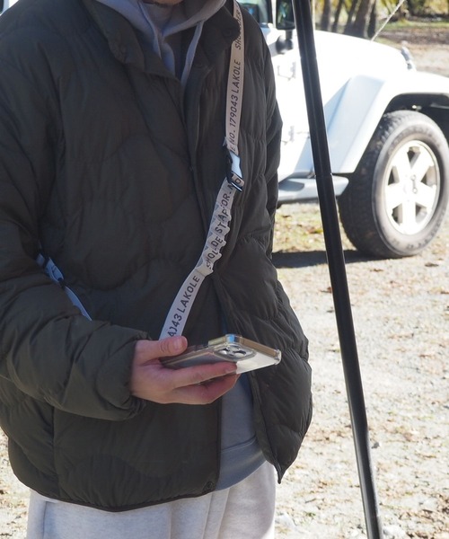 LAKOLE（ラコレ）の「マルチスマホストラップベルト / 993225（スマホグッズ・レディース・アイボリー/チャコール/カーキ/ライトブルー/ブラック・FREE）」の3枚目の写真