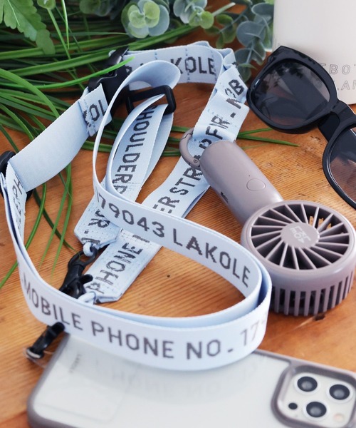 LAKOLE（ラコレ）の「マルチスマホストラップベルト / 993225（スマホグッズ・レディース・アイボリー/チャコール/カーキ/ライトブルー/ブラック・FREE）」の5枚目の写真