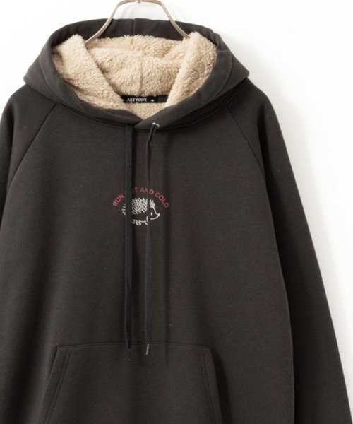 Mac-House（マックハウス）の「裏ボア あったか プリント/刺繍 パーカー（パーカー・レディース・ベージュ/チャコールグレー/グリーン/オートミール・M/L）」の2枚目の写真