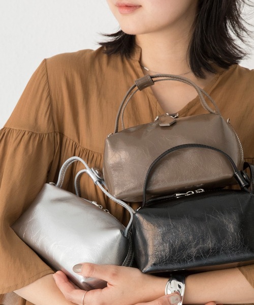 LAVEANGE（ラビアンジェ）の「カウレザーミニショルダーバッグ（ショルダーバッグ・レディース・シルバー/グレイッシュベージュ/ブラック・F）」の19枚目の写真