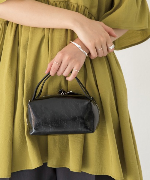 LAVEANGE（ラビアンジェ）の「カウレザーミニショルダーバッグ（ショルダーバッグ・レディース・シルバー/グレイッシュベージュ/ブラック・F）」の6枚目の写真