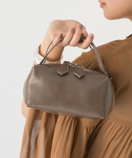 LAVEANGE（ラビアンジェ）の「カウレザーミニショルダーバッグ（ショルダーバッグ・レディース・シルバー/グレイッシュベージュ/ブラック・F）」の4枚目の写真