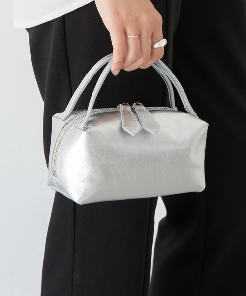 LAVEANGE（ラビアンジェ）の「カウレザーミニショルダーバッグ（ショルダーバッグ・レディース・シルバー/グレイッシュベージュ/ブラック・F）」の13枚目の写真