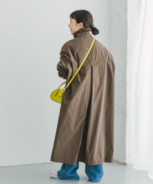 ITEMS URBANRESEARCH（アイテムズ アーバンリサーチ）の「ステンカラービッグコート（ステンカラーコート・レディース・ベージュ/ダークブラウン・FREE）」の19枚目の写真