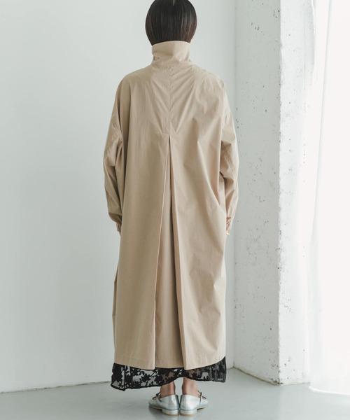 ITEMS URBANRESEARCH（アイテムズ アーバンリサーチ）の「ステンカラービッグコート（ステンカラーコート・レディース・ベージュ/ダークブラウン・FREE）」の22枚目の写真