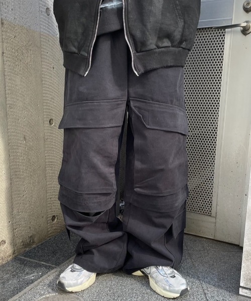 Never mind the XU / Chikashitsu+（ネバーマインド ザ エックスユー / チカシツプラス）の「韓国ファッション nmtc + エヌエムティーシープラス 2way wide cargo pants オーバーサイズ 2ウェイ ワイドカーゴパンツ ワイドパンツ 半端丈パンツ 長ズボン ストリートファッション 韓国ストリート（カーゴパンツ・メンズ・ブラック/ブラウン・ONE SIZE）」の5枚目の写真